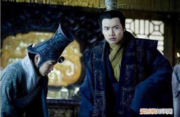 为何被秦二世腰斩灭族? 李斯为什么被腰斩