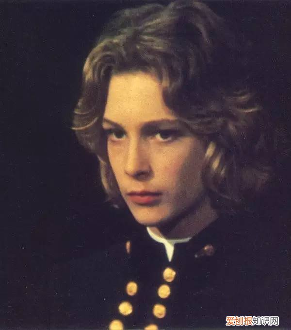 为什么说伯恩被毁了？却因美貌被毁了一生？