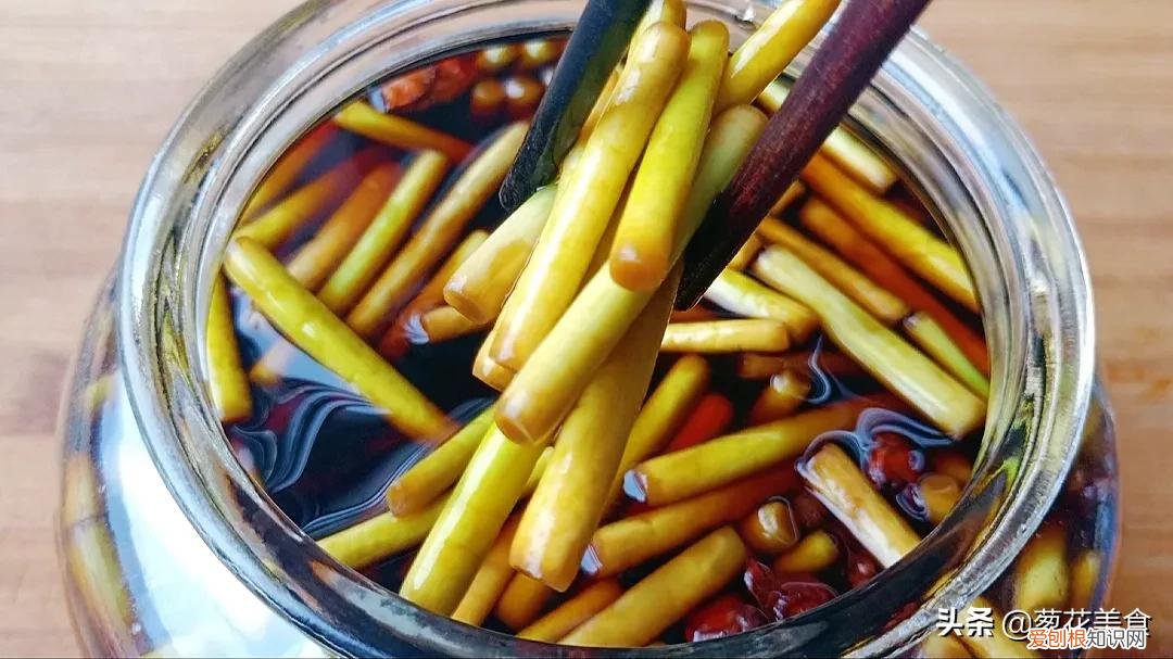 蒜苔怎么腌制才好吃？腌蒜苔的正宗做法和配方