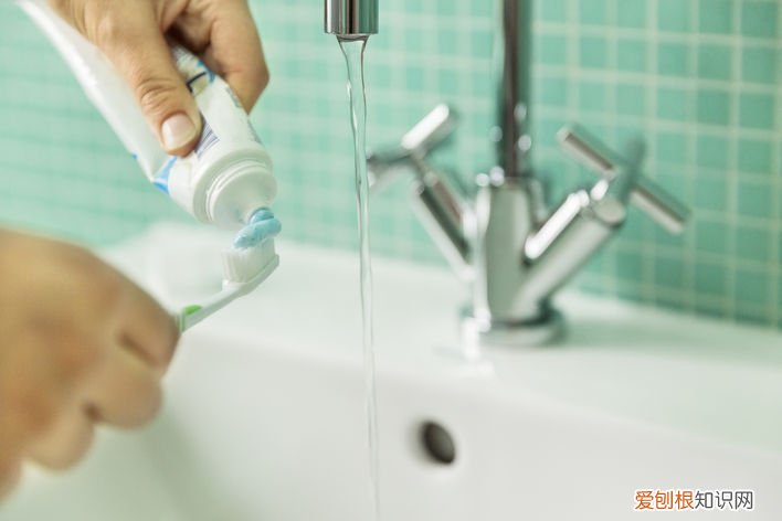 教你11个妙招，去污好又快 衣服上有油渍怎么清洗最有效