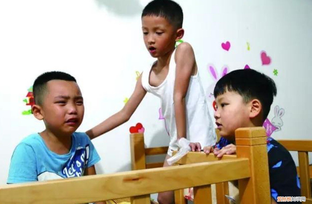 揭开寄宿学校背后暗藏的危害 全封闭学校好吗