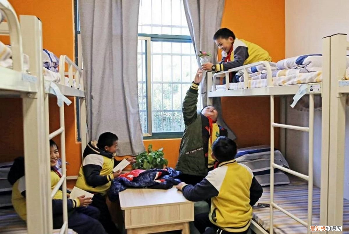 揭开寄宿学校背后暗藏的危害 全封闭学校好吗