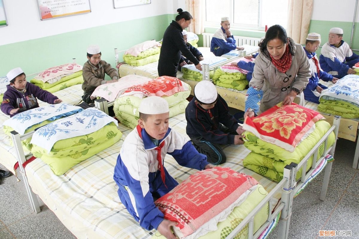 揭开寄宿学校背后暗藏的危害 全封闭学校好吗