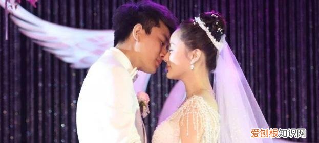 李小璐晒孕检单 贾乃亮喜得双胞胎是真的吗