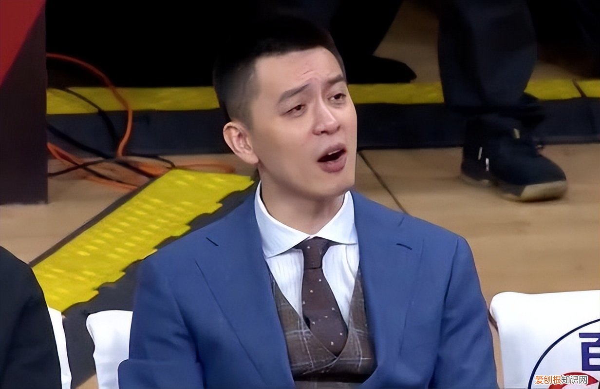 篮球儒帅杨鸣：白马少年到暴躁老哥 杨鸣个人资料图片