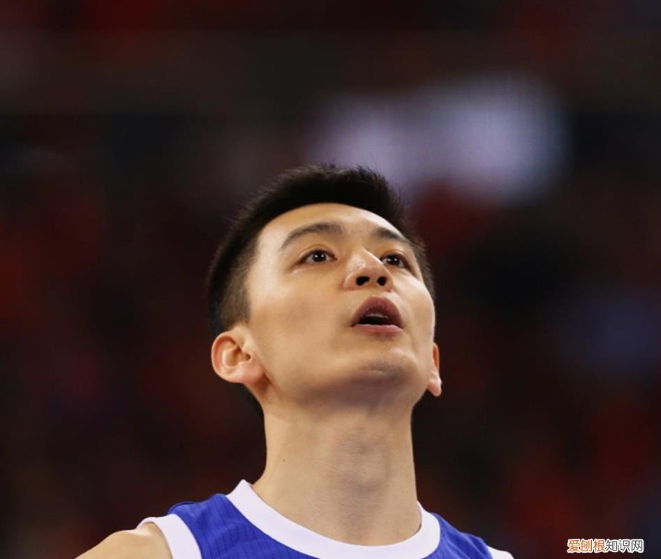 篮球儒帅杨鸣：白马少年到暴躁老哥 杨鸣个人资料图片