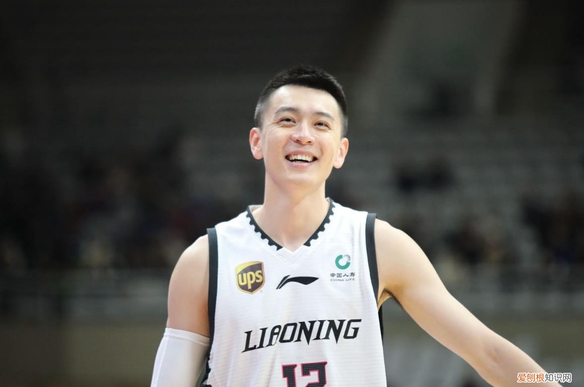篮球儒帅杨鸣：白马少年到暴躁老哥 杨鸣个人资料图片