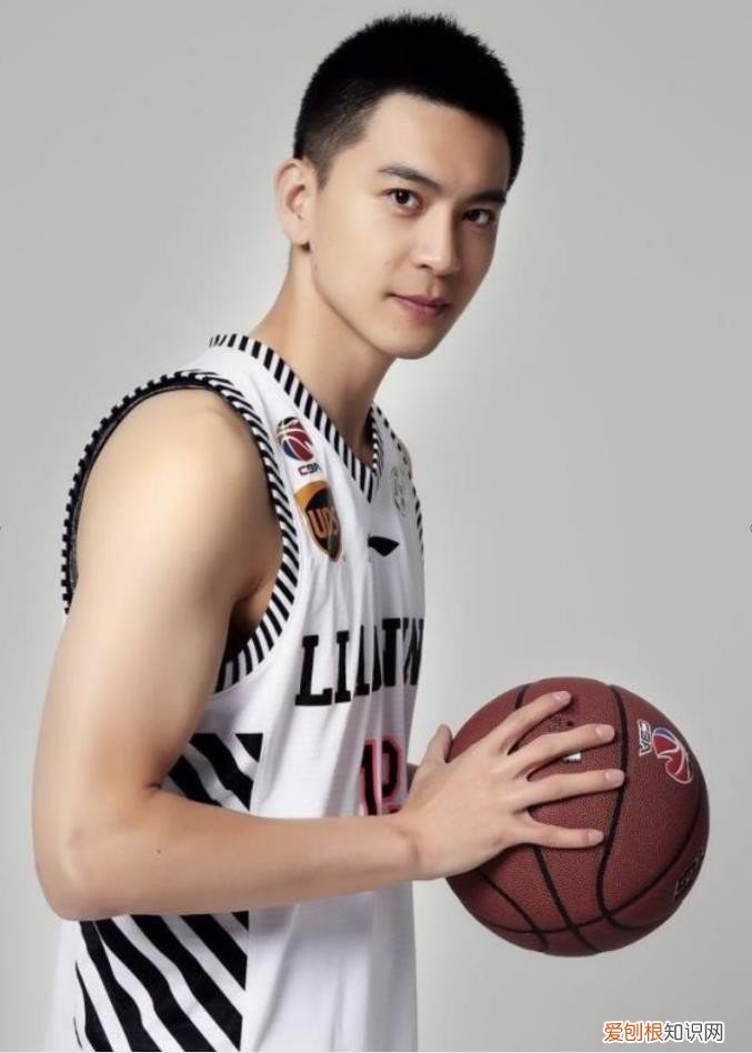 篮球儒帅杨鸣：白马少年到暴躁老哥 杨鸣个人资料图片
