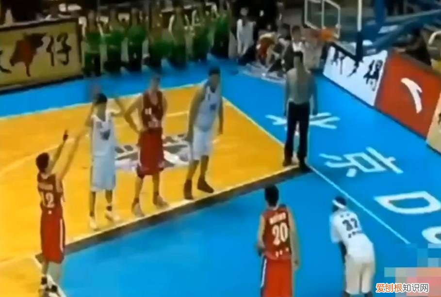 篮球儒帅杨鸣：白马少年到暴躁老哥 杨鸣个人资料图片