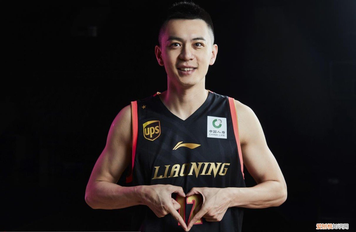 篮球儒帅杨鸣：白马少年到暴躁老哥 杨鸣个人资料图片