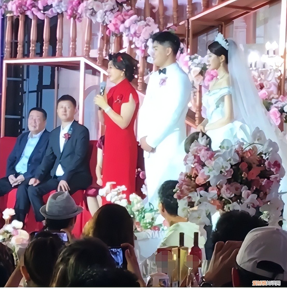 50岁闫学晶，皱纹横生老到认不出 闫学晶个人资料简介