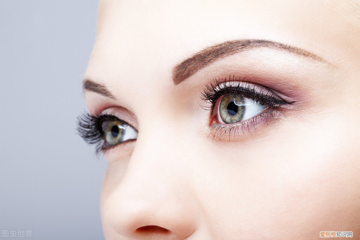 右眼跳女人是什么预兆 右眼跳怎么回事