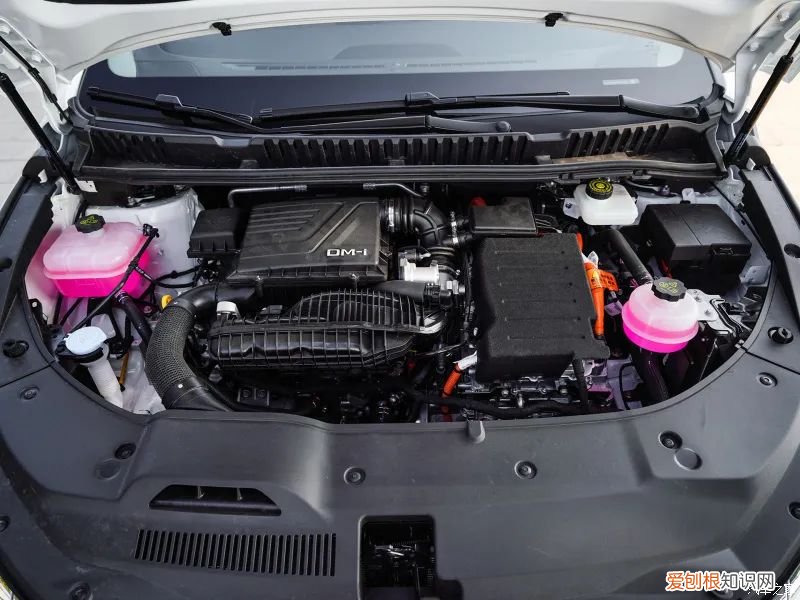 52升油箱能跑1千多公里 比亚迪宋油电混合2022款SUV