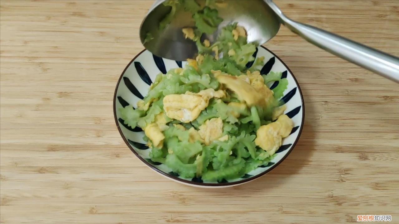 教你三招，翠绿好吃又不苦 苦瓜怎么炒好吃又不苦