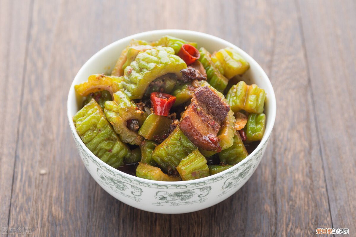教你三招，翠绿好吃又不苦 苦瓜怎么炒好吃又不苦