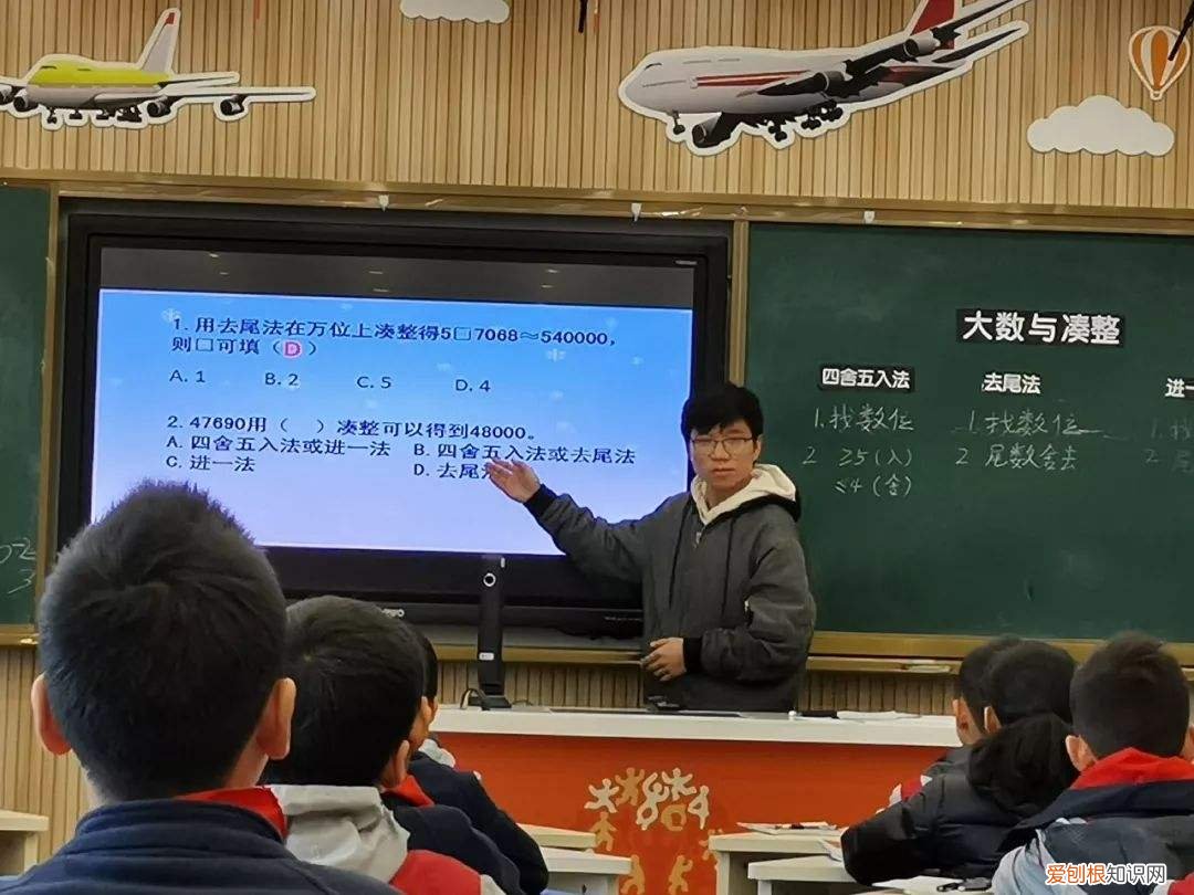 中小学男教师比例 为什么中小学中男教师比女教师少