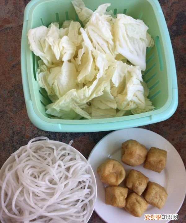 家常菜白菜炖粉条的做法，白菜炖粉条怎么做好吃又简单