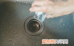 卫生间排气扇越抽越臭是什么原因 为什么卫生间排气扇越抽越臭