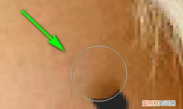 ps该怎么样消除拼接痕迹，ps怎么消除拼接痕迹用羽化