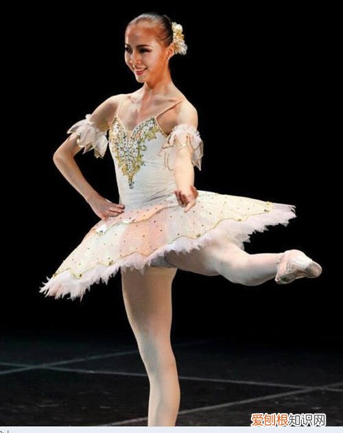 为什么舞蹈生下面都是突出的？芭蕾舞动作为什么会露出底裤