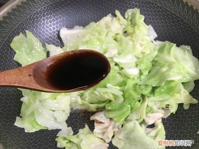 包菜怎样炒好吃又简单？包菜最好吃的做法，不费时不费事