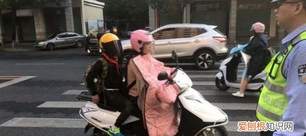 电车后面的人用戴头盔吗,坐电瓶车后面的人要戴头盔