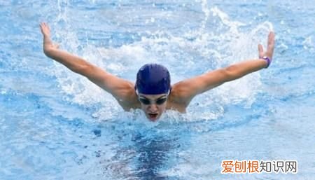 游泳为什么要戴帽子