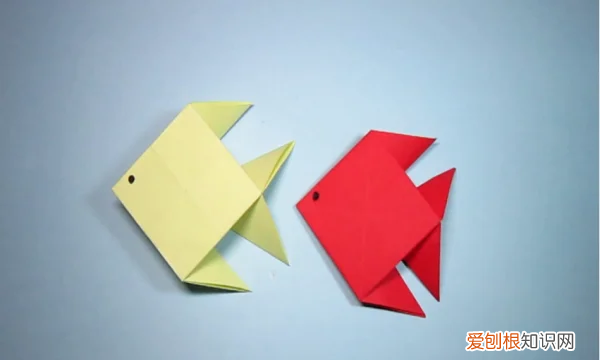 怎么剪出简单的小鱼窗花，小鱼剪纸的简单剪法步骤