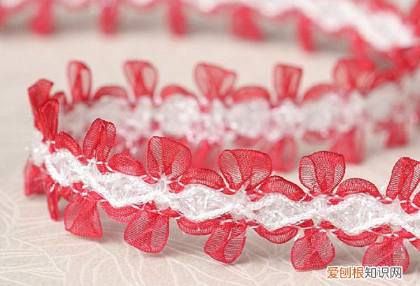 蕾丝花边怎么缝到裙子上 蕾丝花边怎么缝到布上