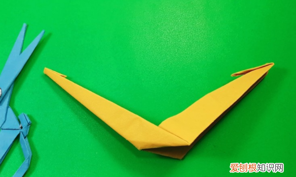 怎么用纸折刺客刀，双刃刀怎么折简单