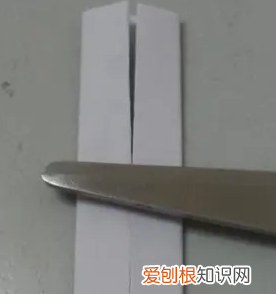 怎么用纸折刺客刀，双刃刀怎么折简单