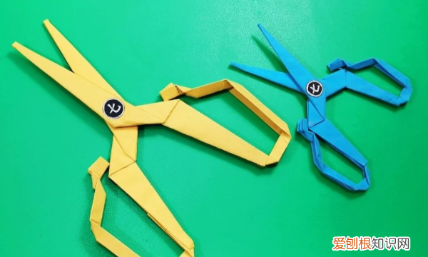 怎么用纸折刺客刀，双刃刀怎么折简单