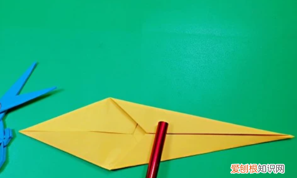 怎么用纸折刺客刀，双刃刀怎么折简单