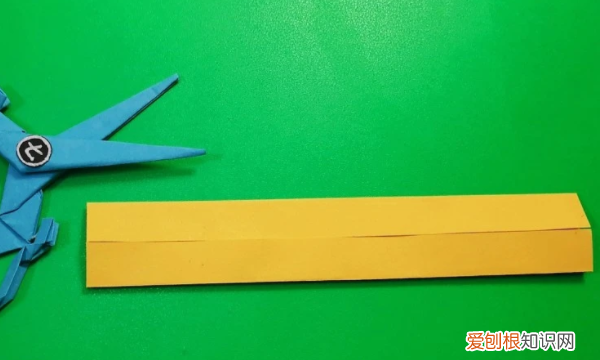 怎么用纸折刺客刀，双刃刀怎么折简单