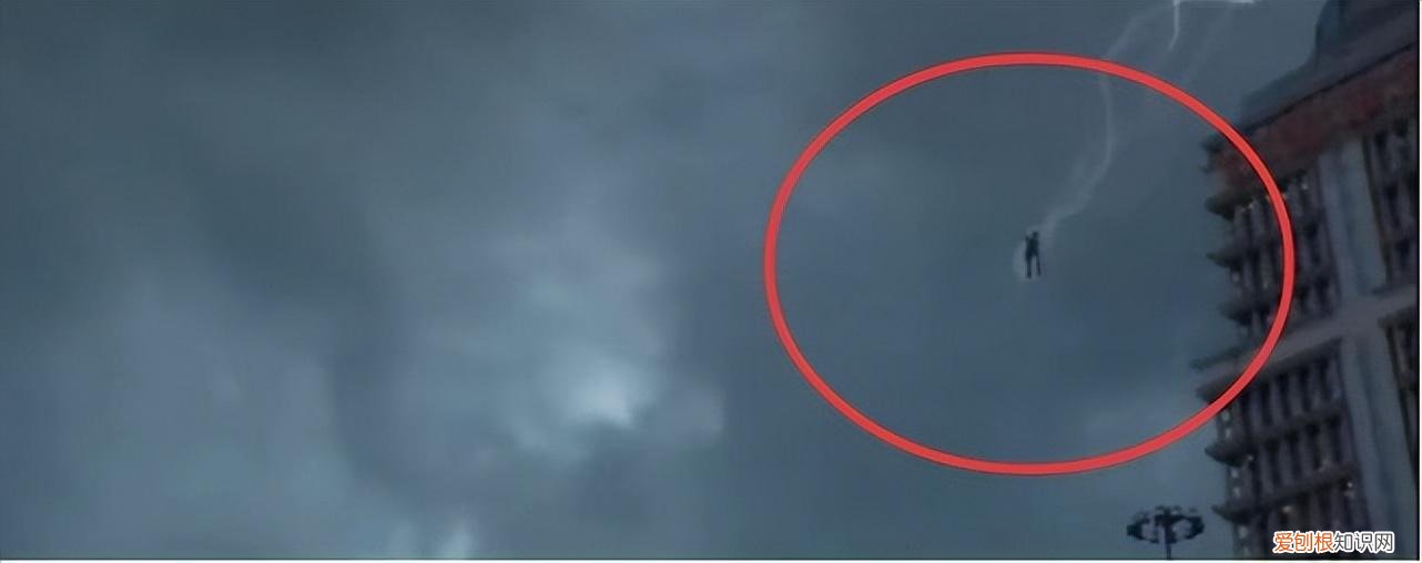 重庆上空出现巨型“雷暴云团”,有不明物体从空中掉落,那是什么