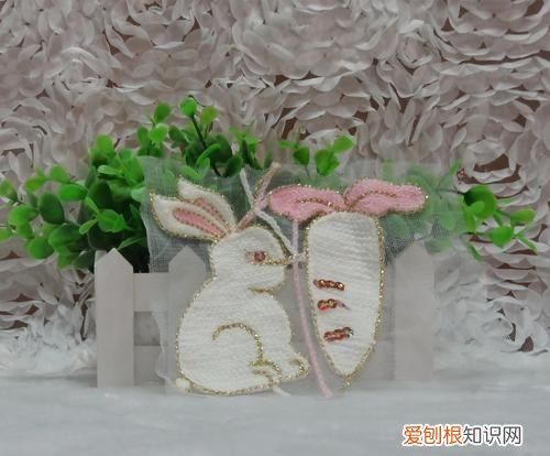 毛巾绣花和平绣有什么区别，小毛巾绣制版 什么是毛巾绣