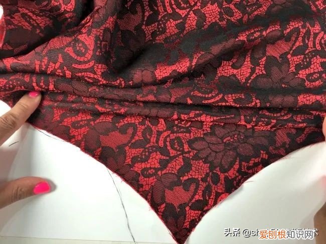 它是水平的还是垂直的? 纬纱是水平的还是垂直的?