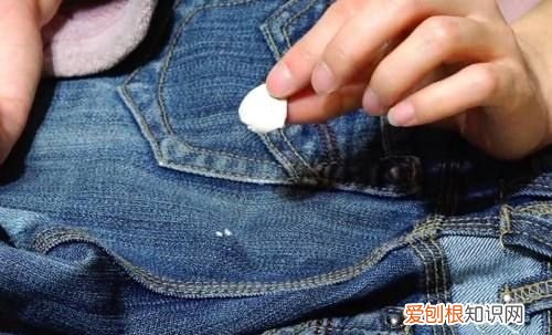 孩子玩的起泡胶弄衣服上怎么办