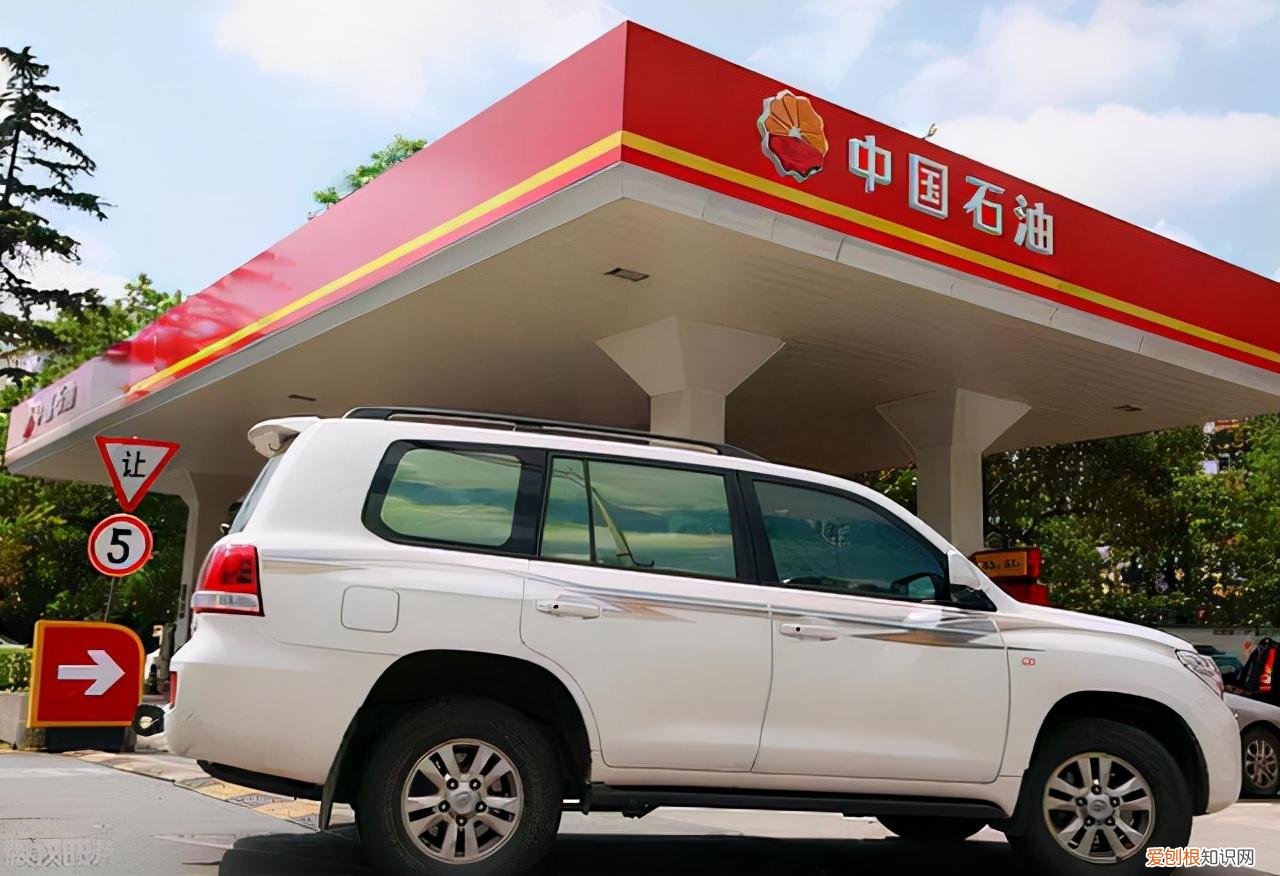 油价调整消息:今天8月18日,加油站调价后92、95、98汽油售价