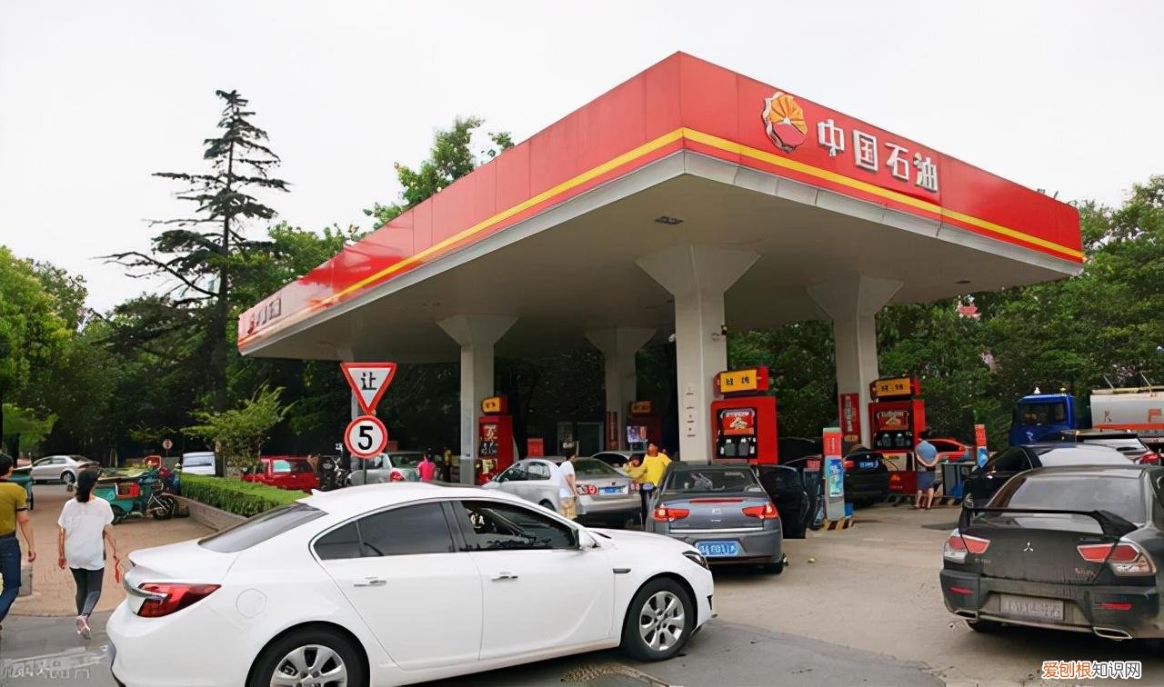 油价调整消息:今天8月18日,加油站调价后92、95、98汽油售价