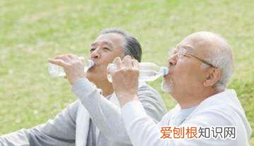 秋季几点晒太阳最佳 秋季什么时间晒太阳最佳