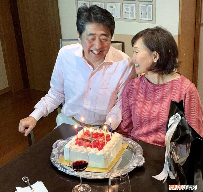 安倍昭惠遭遇车祸：逛夜店、酗酒、追星，日本前第一夫人是个狠人