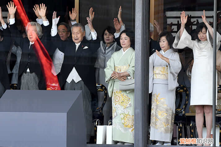 安倍昭惠遭遇车祸：逛夜店、酗酒、追星，日本前第一夫人是个狠人