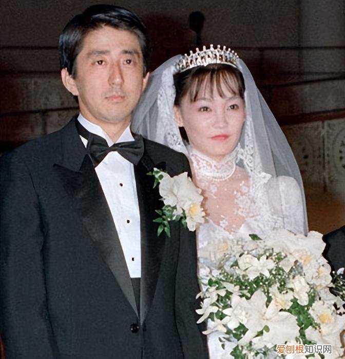 安倍昭惠遭遇车祸：逛夜店、酗酒、追星，日本前第一夫人是个狠人