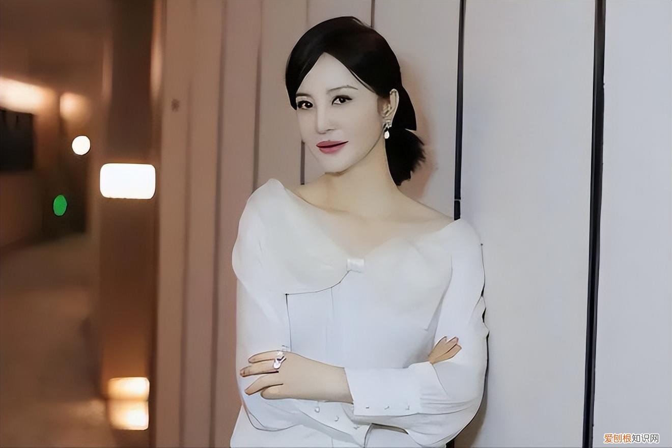 乐嘉前妻陶红去世，骨灰将送去尼泊尔，9岁幼女闻听噩耗痛哭