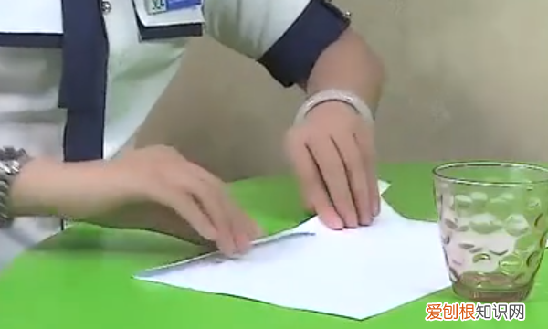 用纸做桥的方法，怎样用纸做出好看的手工