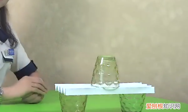 用纸做桥的方法，怎样用纸做出好看的手工