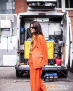 橘色配哪三种颜色好看 橘色和哪三种颜色搭配起来好看