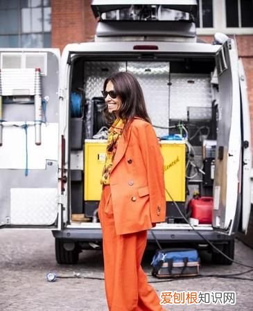 橘色配哪三种颜色好看 橘色和哪三种颜色搭配起来好看