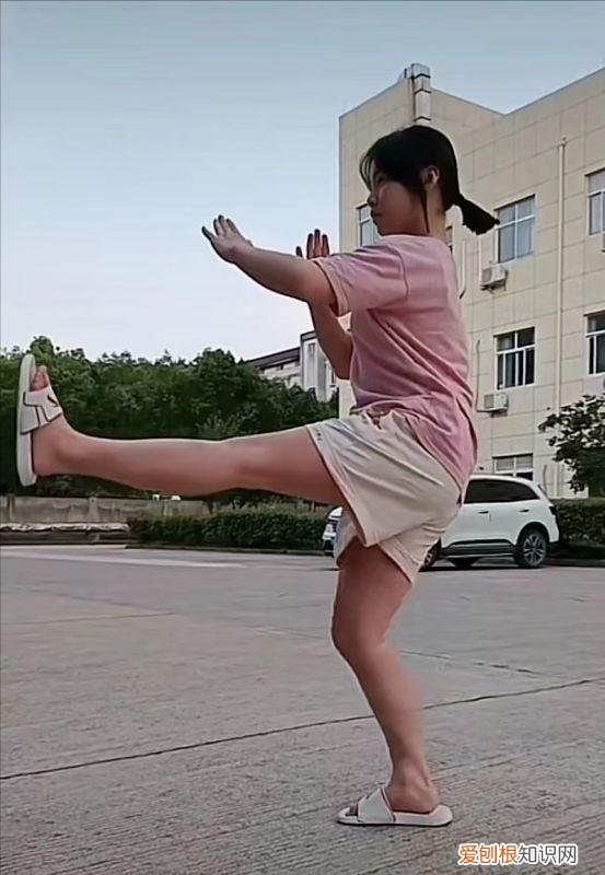 17岁奥运冠军被曝退役！因“袋鼠摇”爆红，长胖数十斤，保送浙大